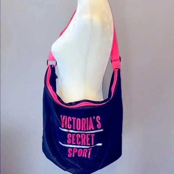 Victoria’s Secret Sports Nylon Bag - Picture 4 of 4